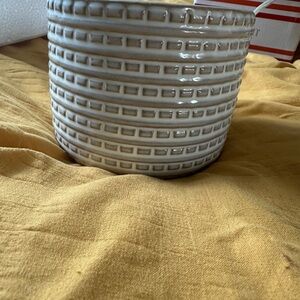 Textured White Ceramic Wax Pod Warmer